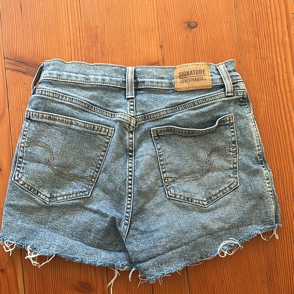 Signature Levi Strauss Heritage High‎ Rise Denim Shorts | 27 / 4 - Picture 6 of 6